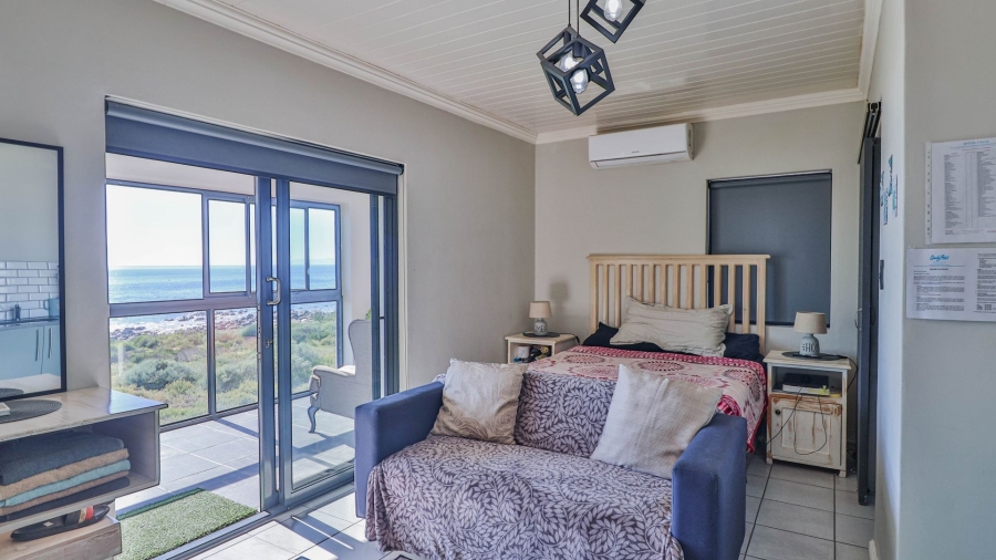 5 Bedroom Property for Sale in Sandy Point Beach Estate Western Cape